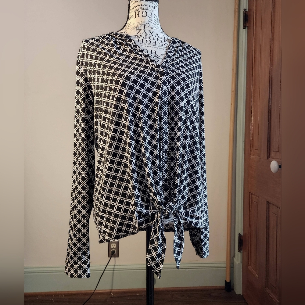 Dana Buchman Black and White Crisscross Blouse